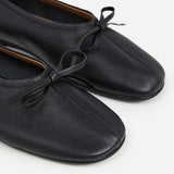 Blaise ballerinat, Black