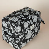 Kosmetiikkapussi XL, Floral Black